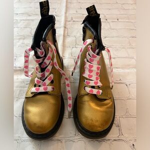 Dr Martens Delaney Gold Zip Up Boots with heart laces sz 13 Kids